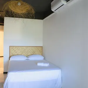 Apartment Airport Manini